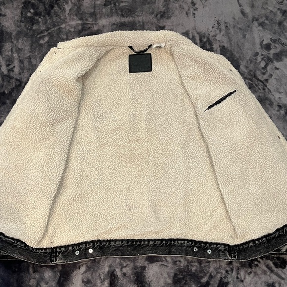 Levi’s Sherpa Denim Jacket - Picture 8 of 15